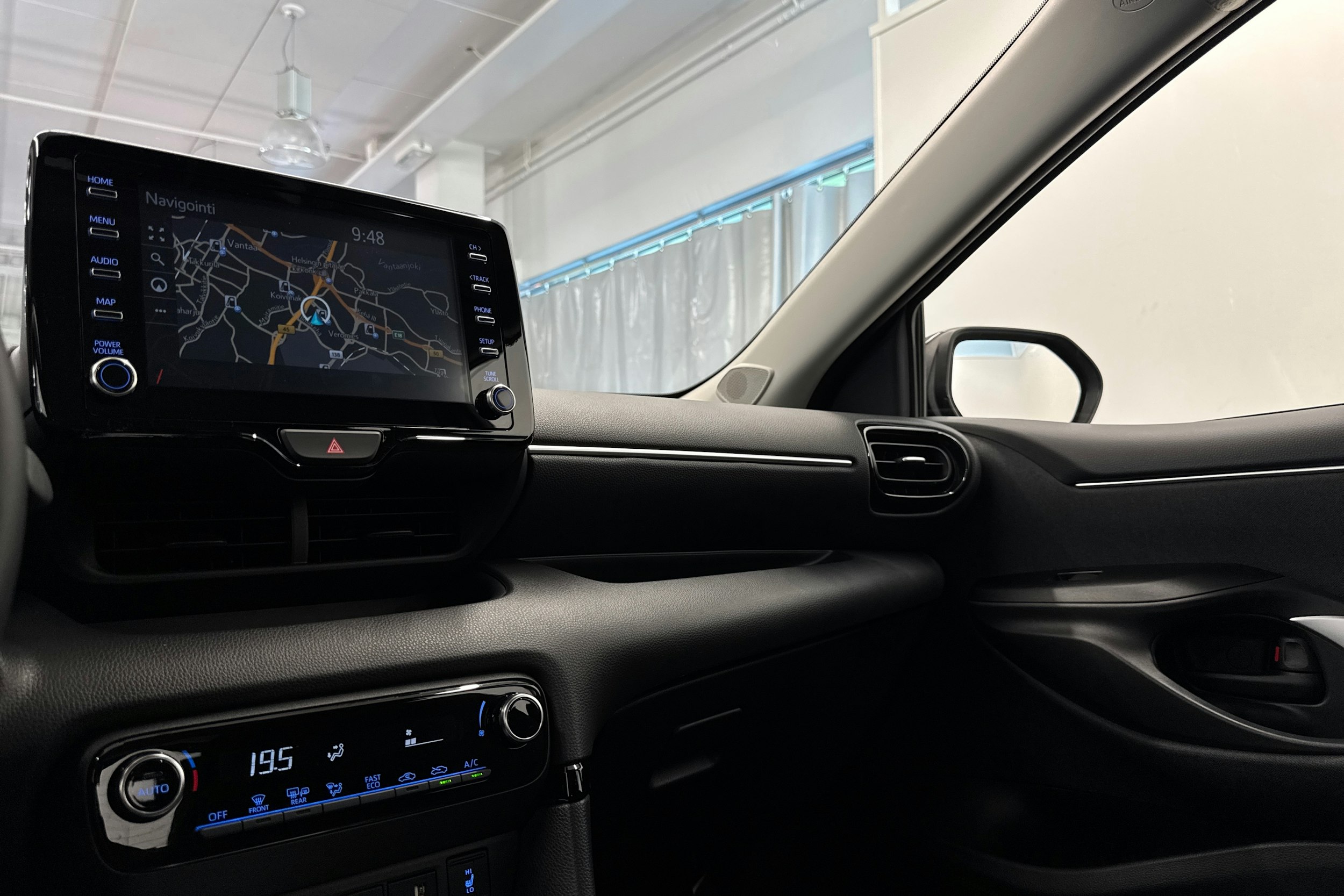 harmaa Toyota Yaris 2022 kuva 29.