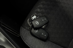 harmaa Toyota Yaris 2022 kuva 33.