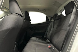 valkoinen Toyota Yaris 2022 kuva 10.