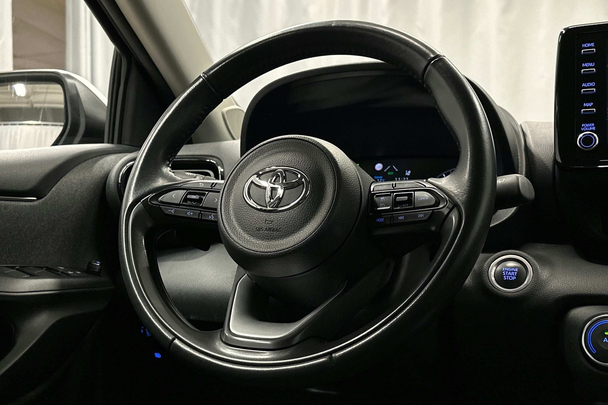 valkoinen Toyota Yaris 2022 kuva 16.