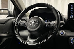 valkoinen Toyota Yaris 2022 kuva 16.