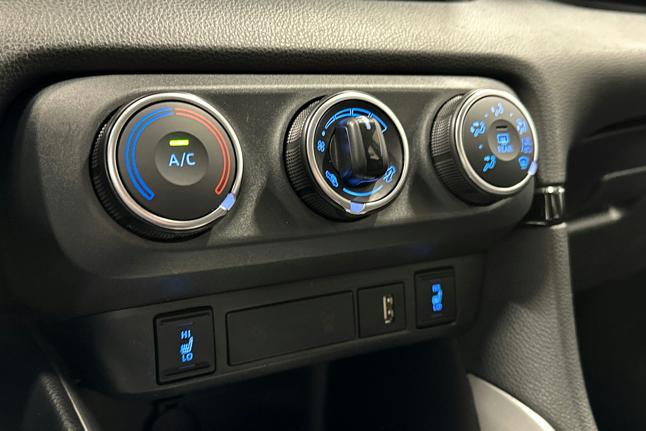 valkoinen Toyota Yaris 2022 kuva 24.