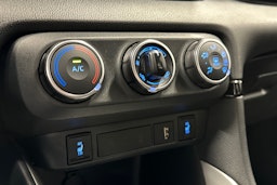 valkoinen Toyota Yaris 2022 kuva 24.