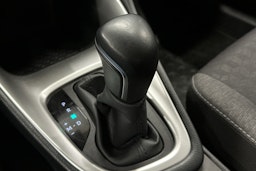 valkoinen Toyota Yaris 2022 kuva 25.