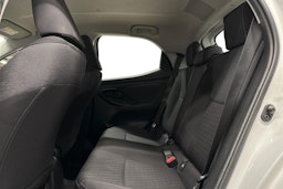 valkoinen Toyota Yaris 2022 kuva 8.