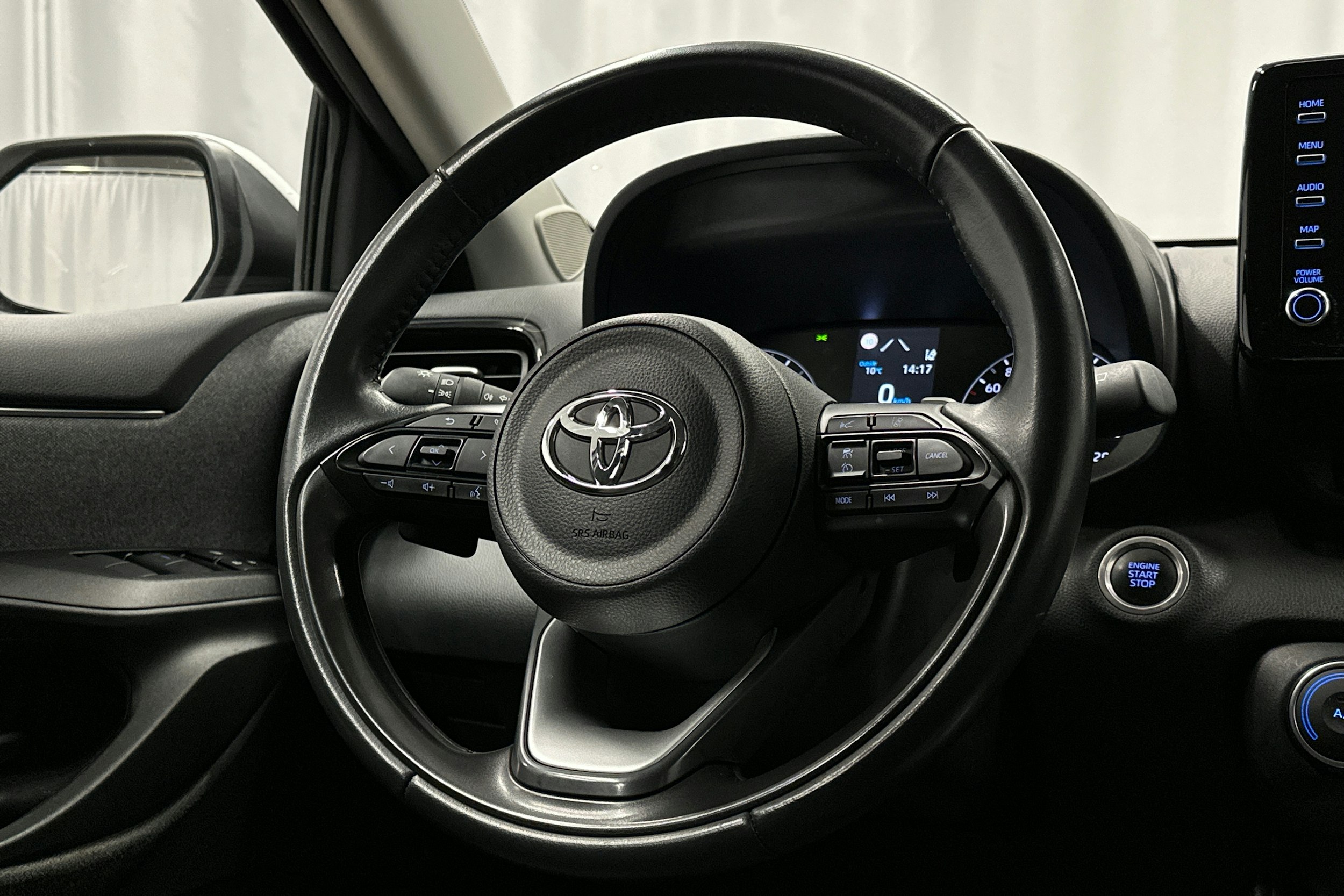 valkoinen Toyota Yaris 2022 kuva 13.