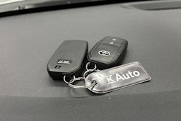 valkoinen Toyota Yaris 2022 kuva 22.