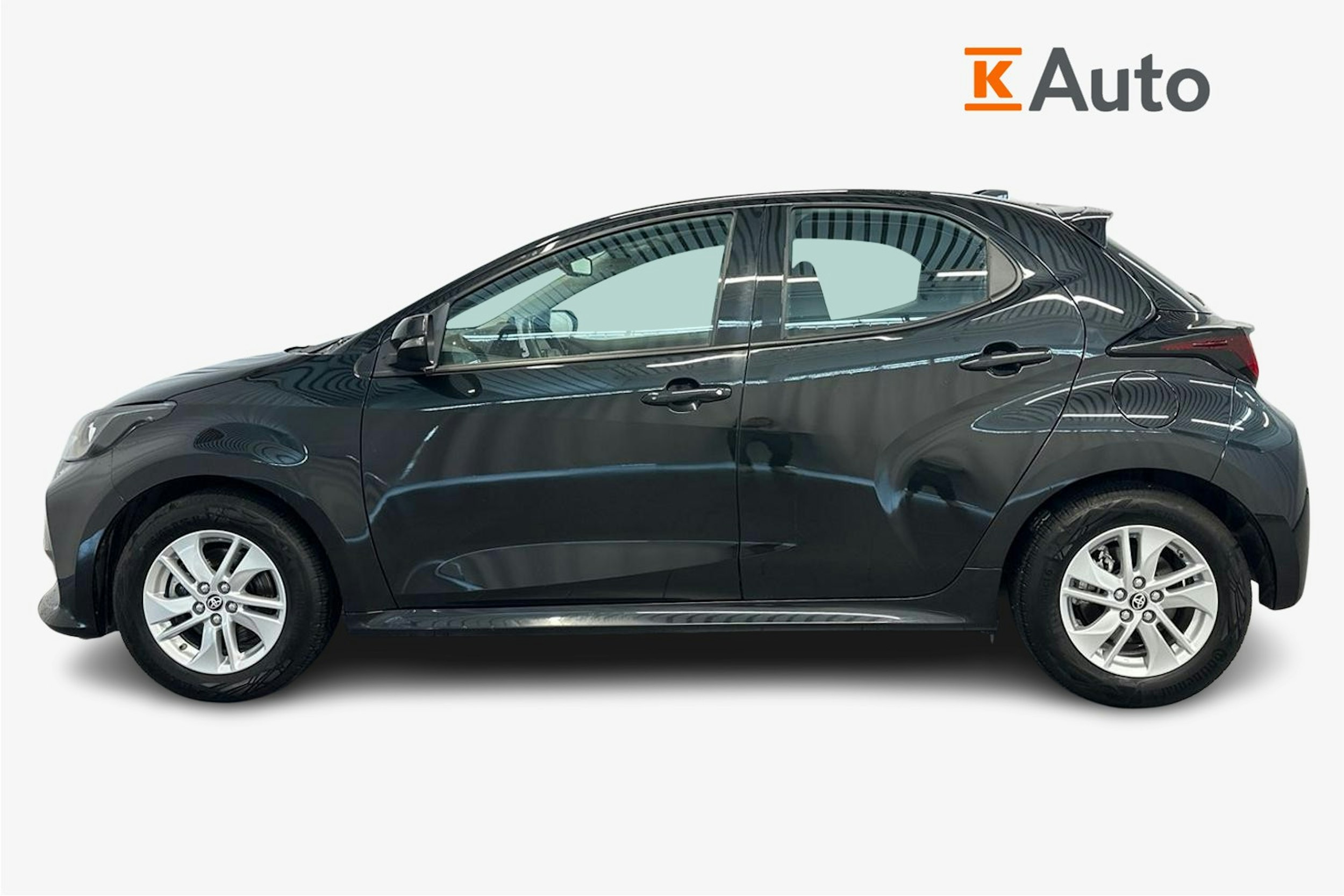 musta Toyota Yaris 2022 kuva 5.