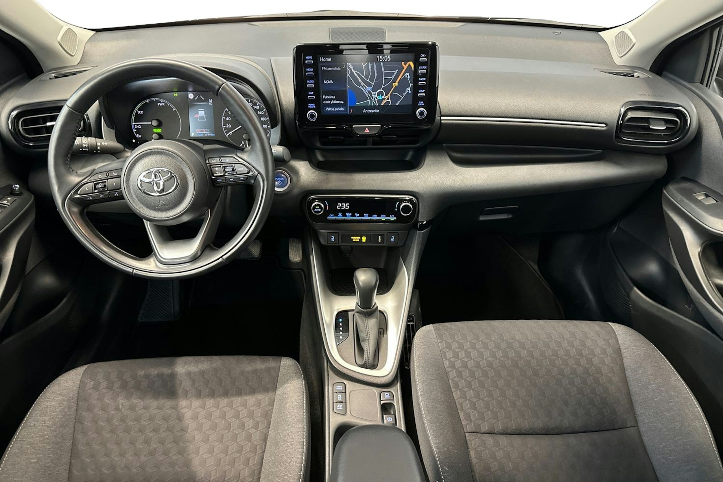 musta Toyota Yaris 2022 kuva 7.