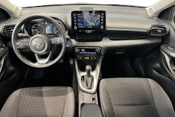 musta Toyota Yaris 2022 kuva 7.