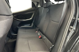 musta Toyota Yaris 2022 kuva 8.