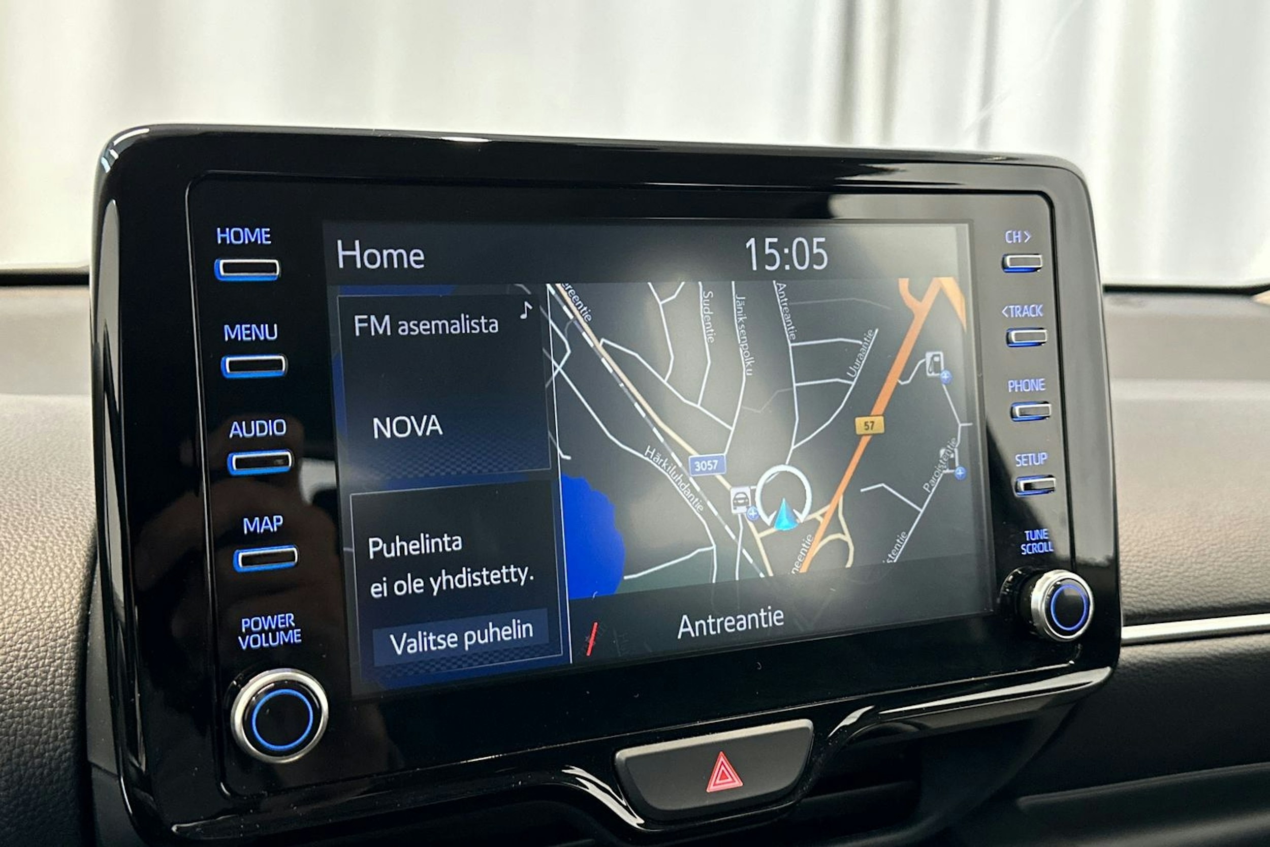 musta Toyota Yaris 2022 kuva 14.