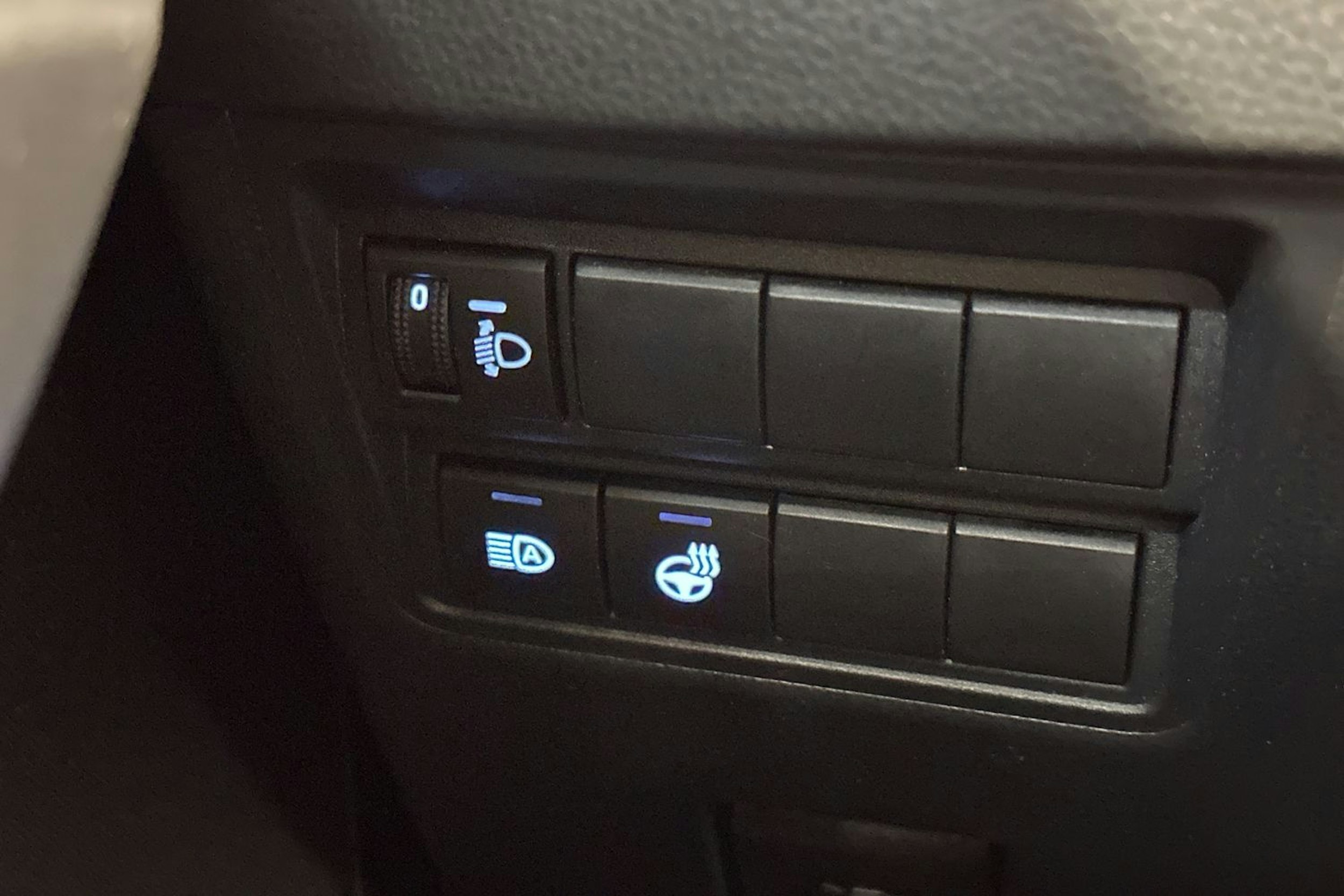 musta Toyota Yaris 2022 kuva 18.