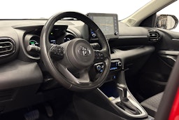 punainen Toyota Yaris 2022 kuva 3.