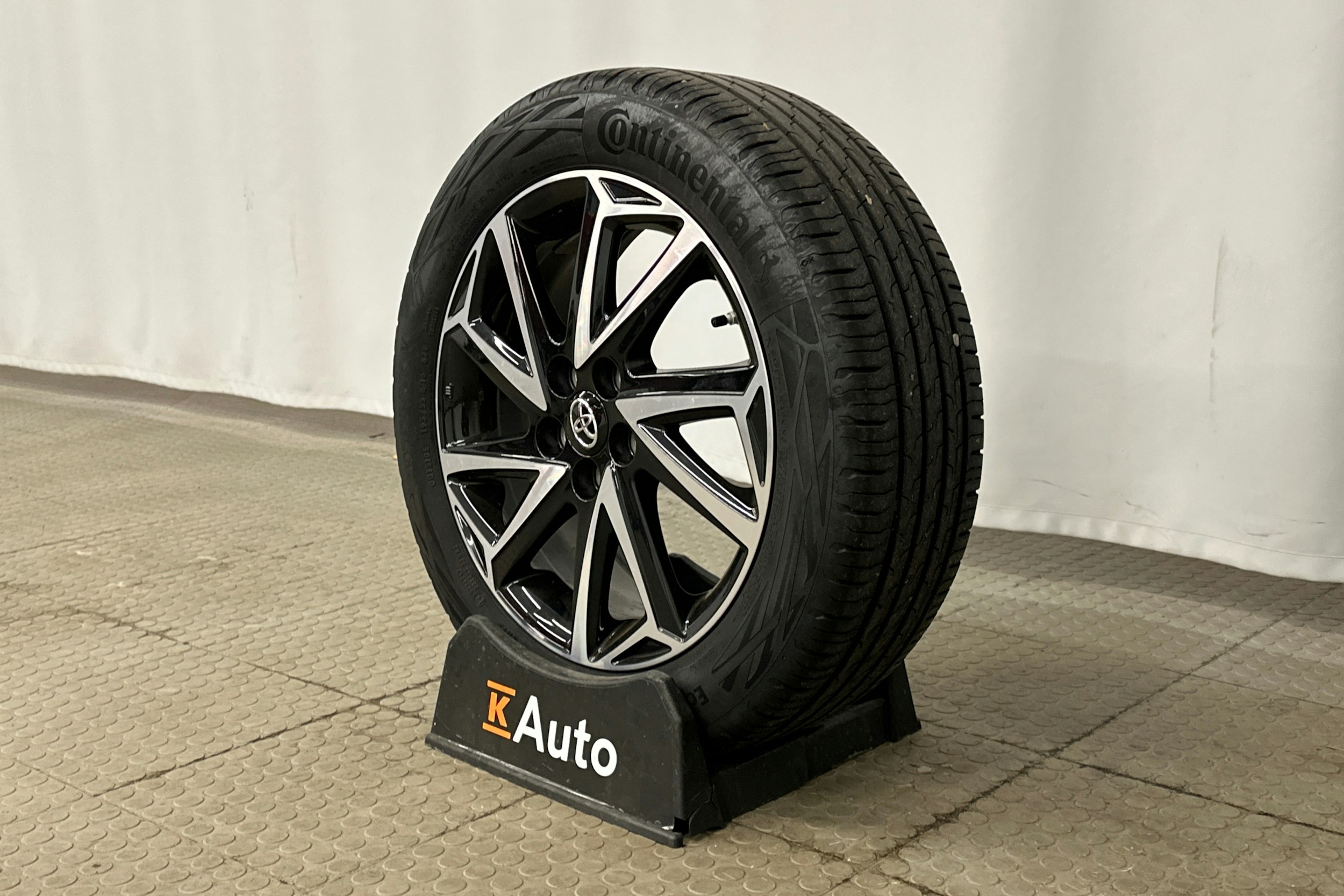 punainen Toyota Yaris 2022 kuva 10.