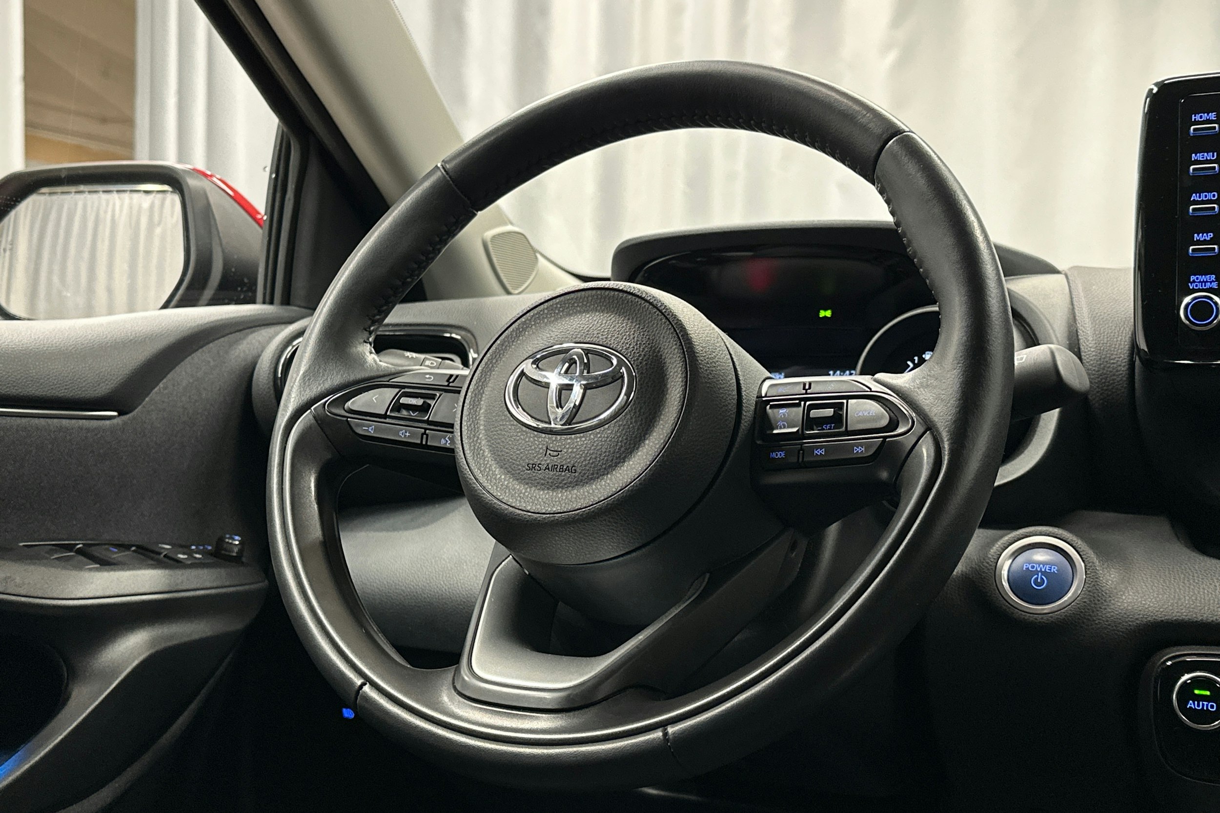 punainen Toyota Yaris 2022 kuva 13.