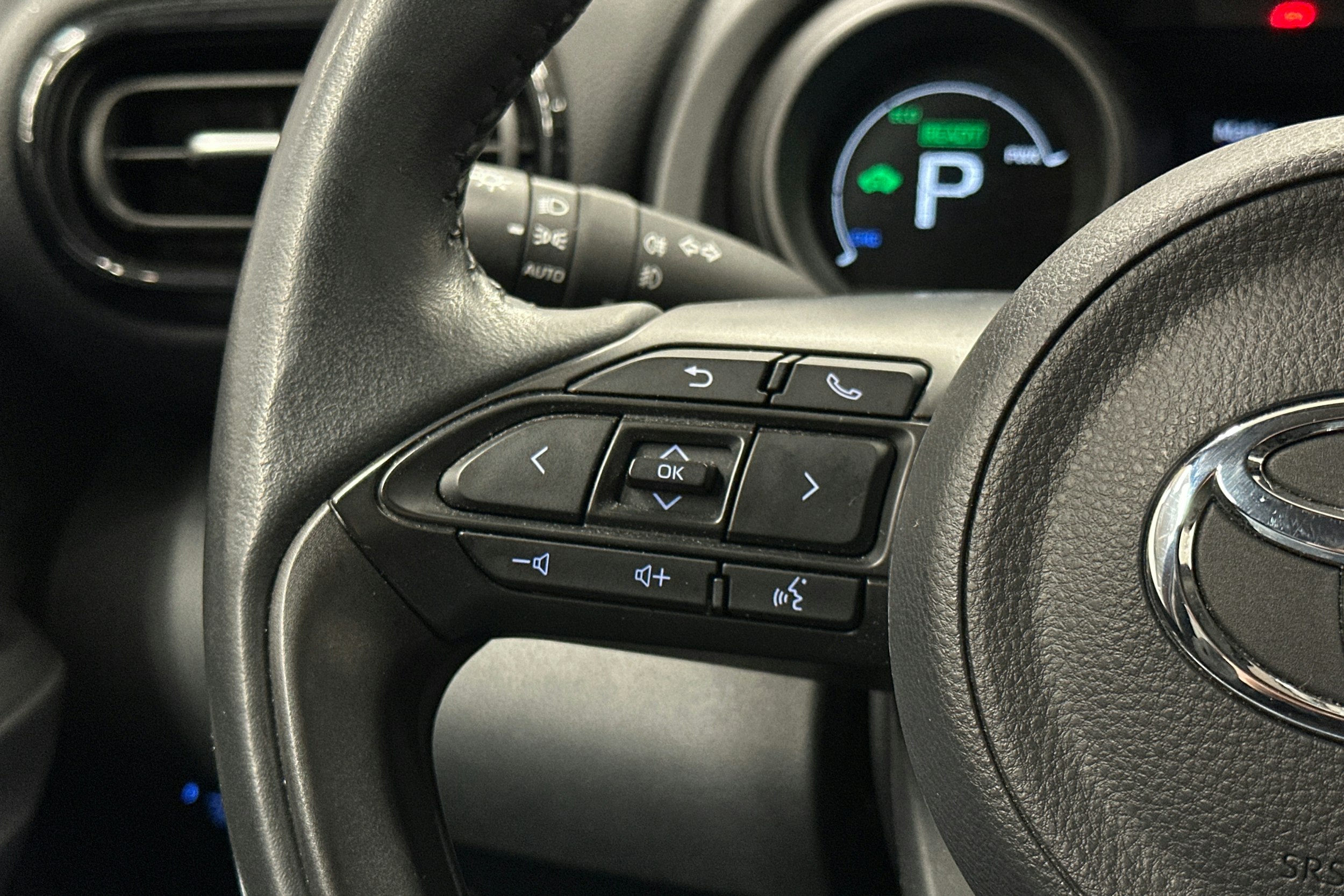 punainen Toyota Yaris 2022 kuva 14.