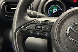 punainen Toyota Yaris 2022 kuva 14.