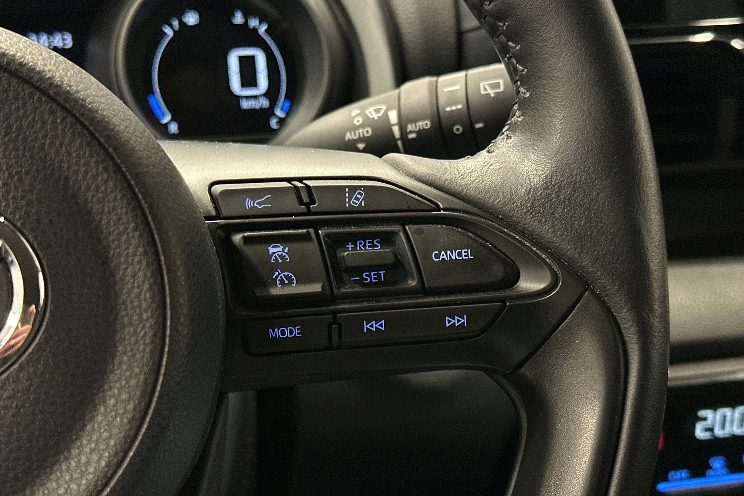 punainen Toyota Yaris 2022 kuva 15.