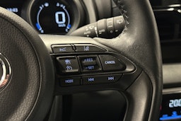 punainen Toyota Yaris 2022 kuva 15.