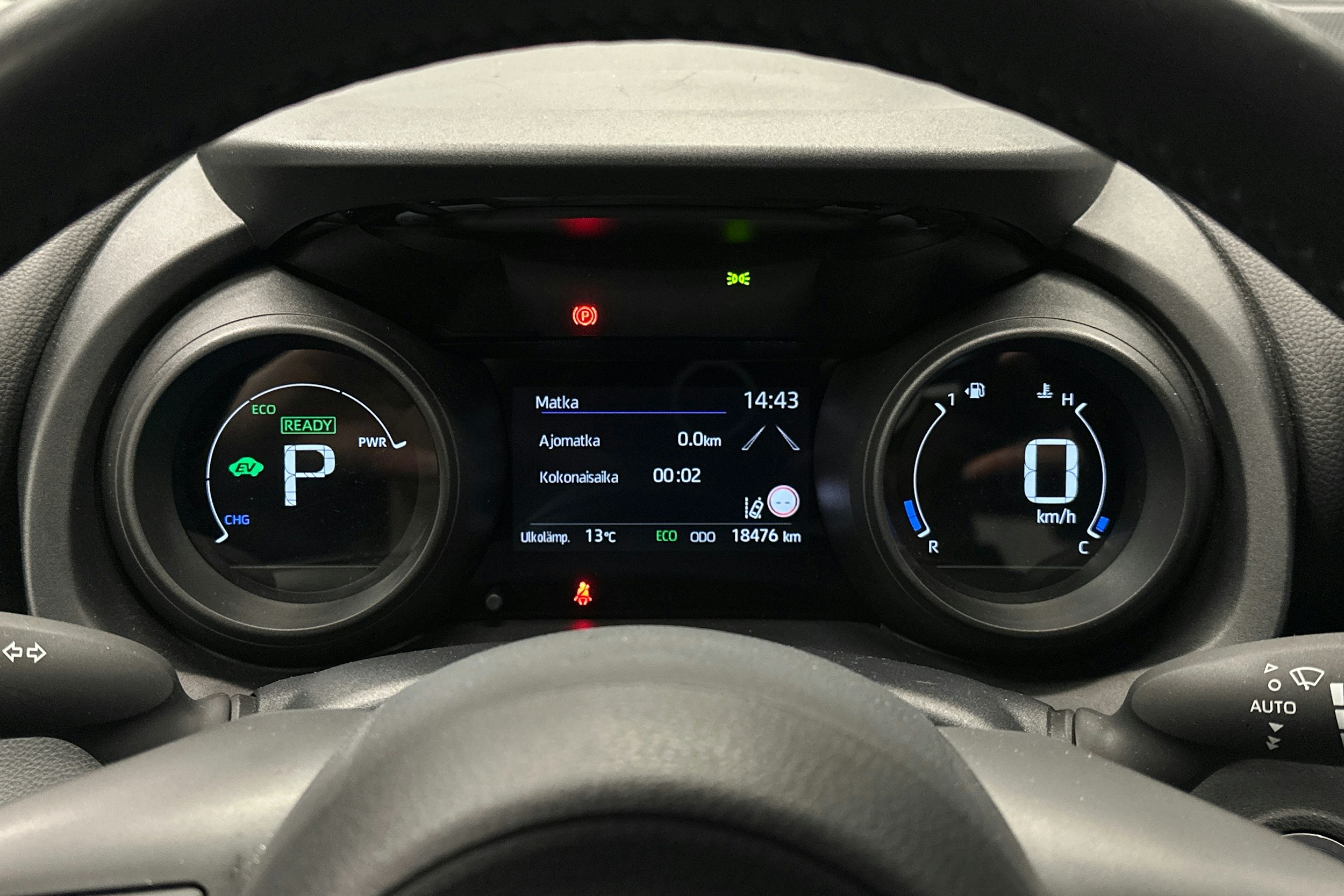 punainen Toyota Yaris 2022 kuva 16.