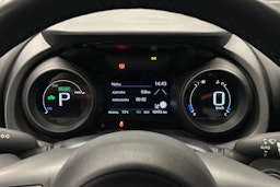 punainen Toyota Yaris 2022 kuva 16.