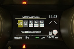 punainen Toyota Yaris 2022 kuva 17.