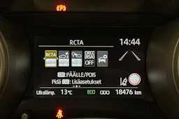 punainen Toyota Yaris 2022 kuva 18.