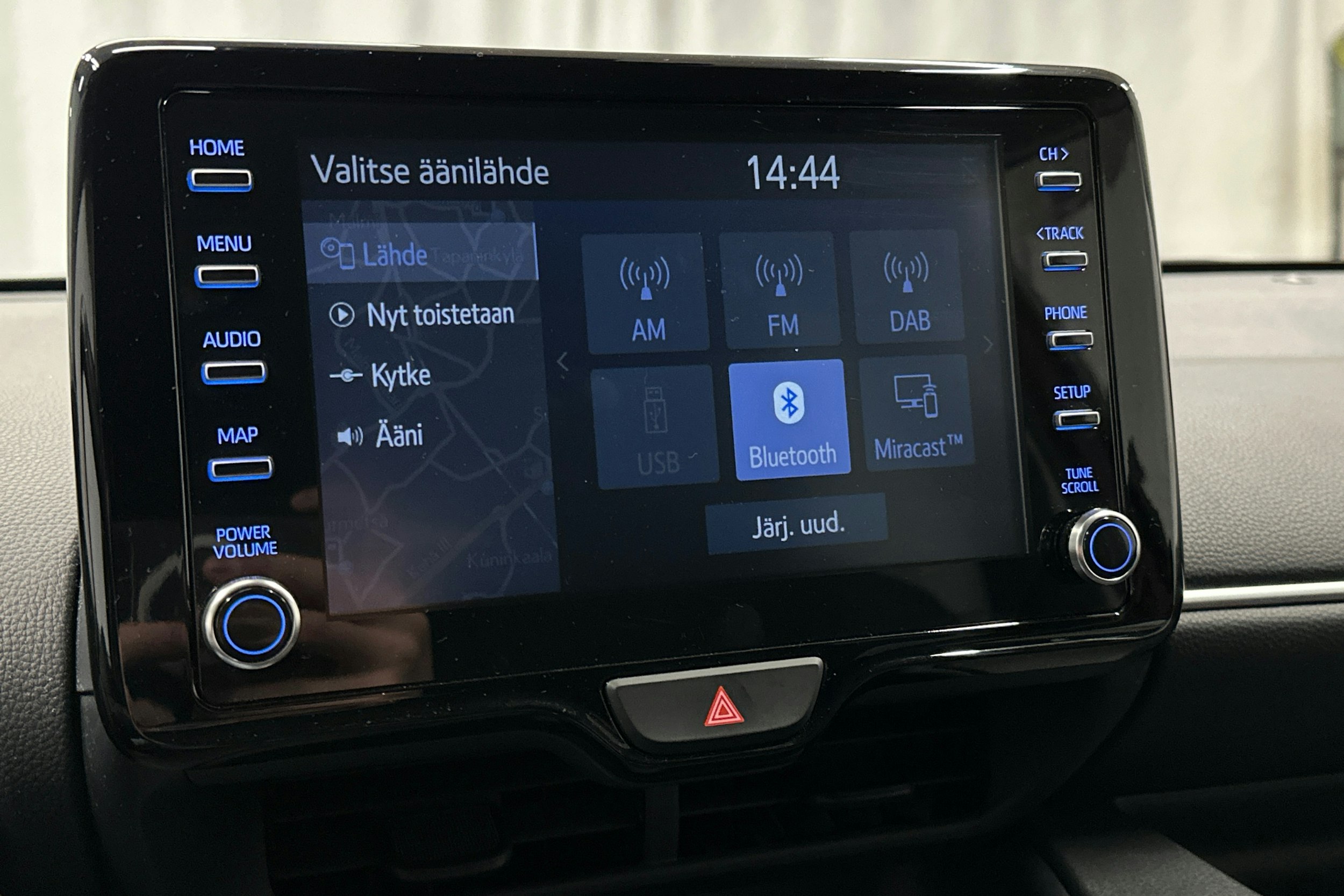 punainen Toyota Yaris 2022 kuva 20.