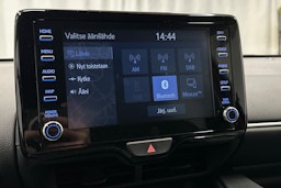 punainen Toyota Yaris 2022 kuva 20.