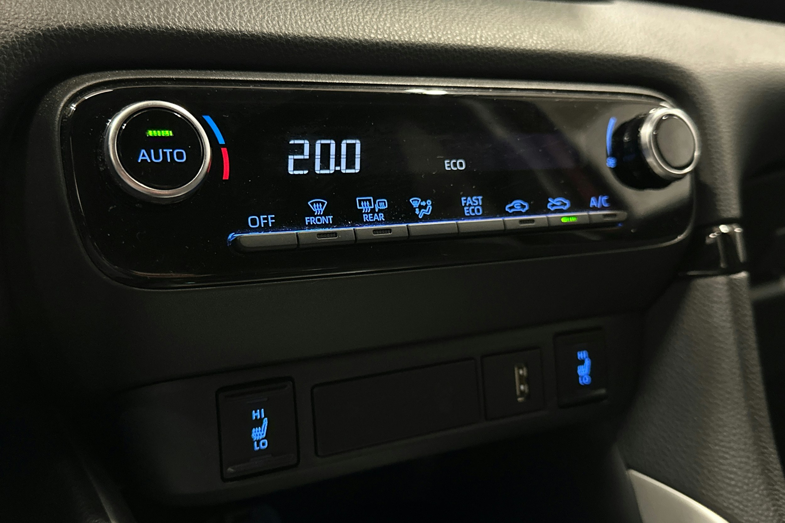 punainen Toyota Yaris 2022 kuva 22.