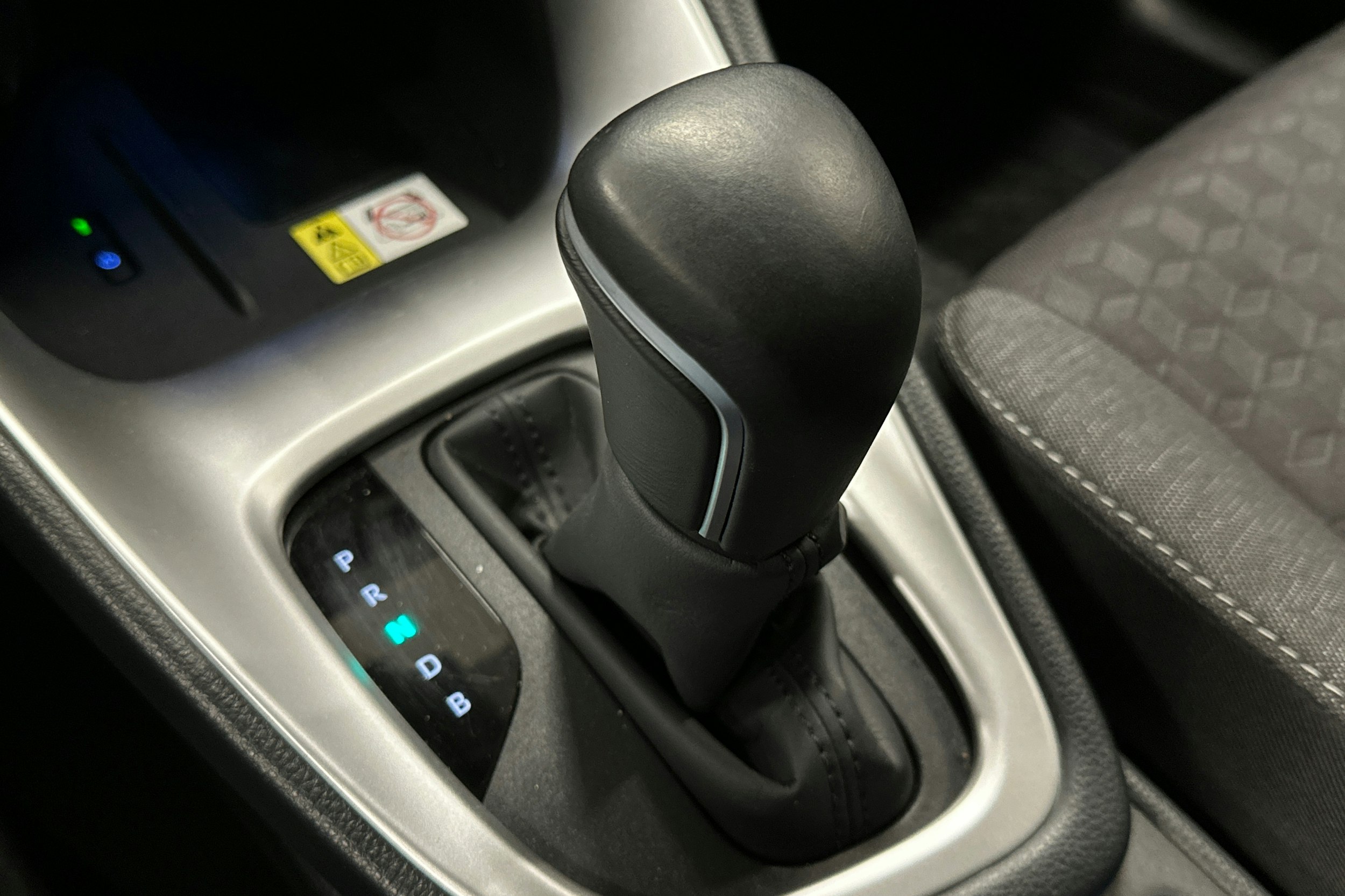 punainen Toyota Yaris 2022 kuva 23.