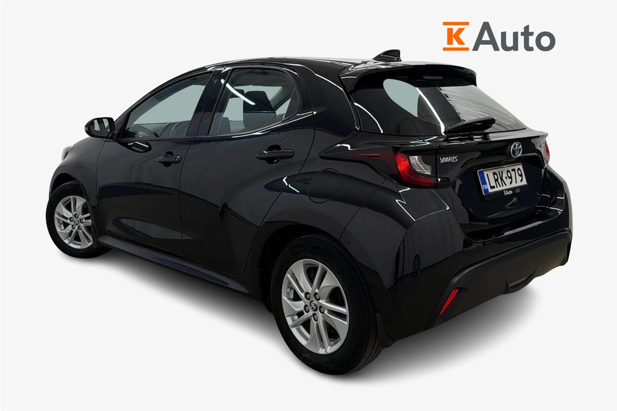 musta Toyota Yaris 2022 kuva 2.