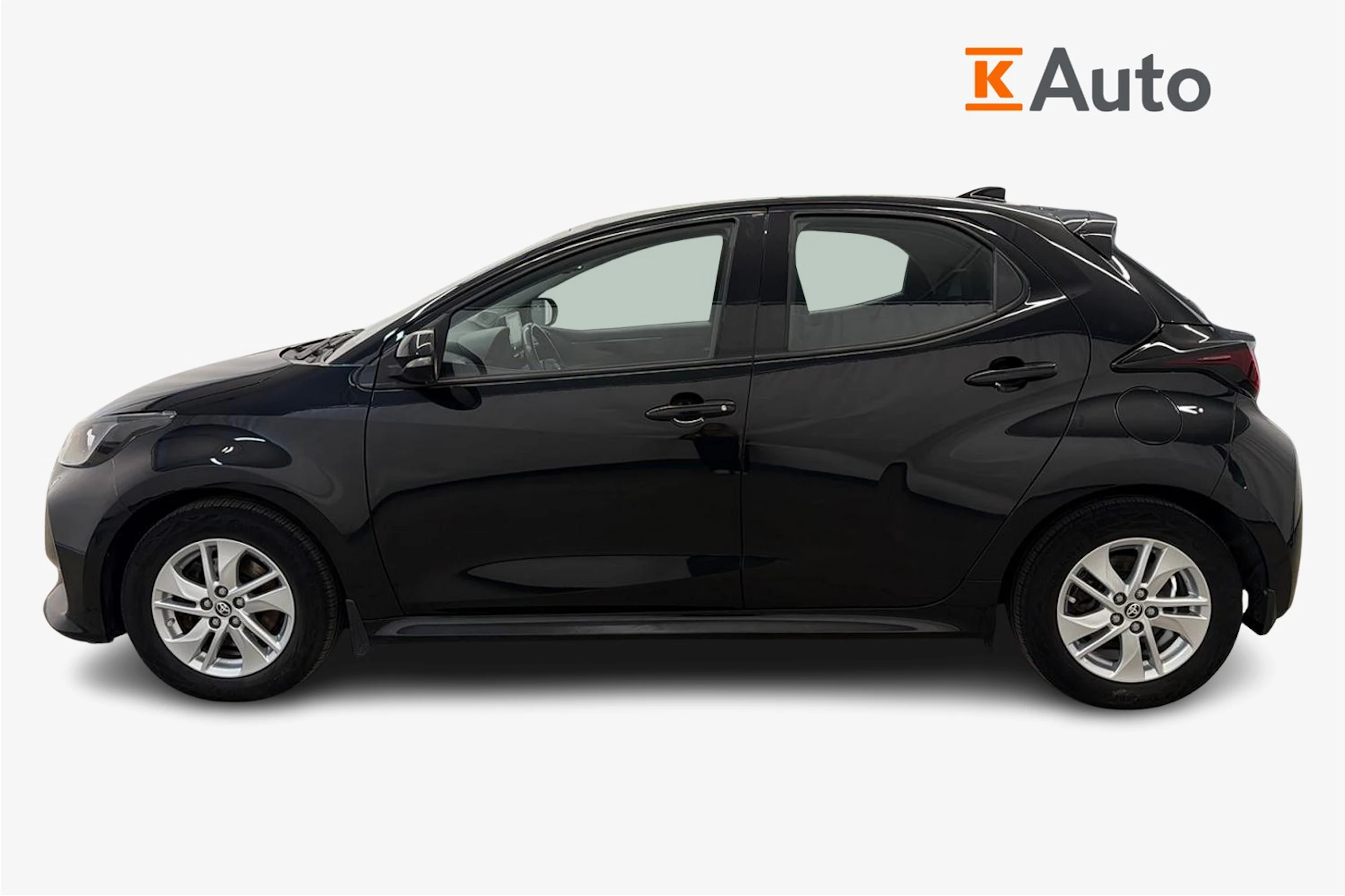 musta Toyota Yaris 2022 kuva 5.