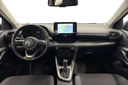 musta Toyota Yaris 2022 kuva 7.