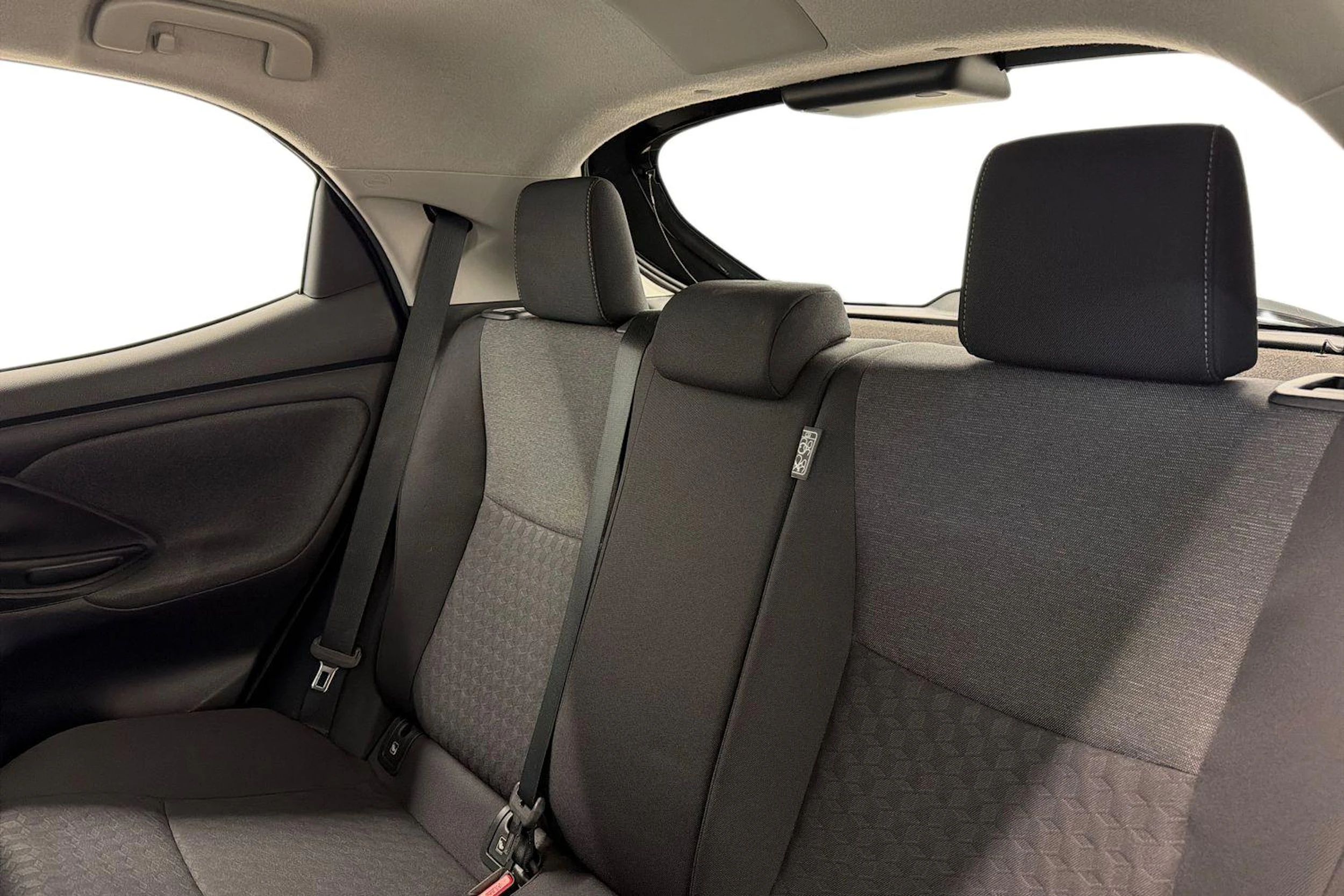 musta Toyota Yaris 2022 kuva 8.