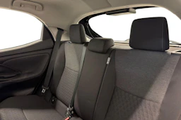 musta Toyota Yaris 2022 kuva 8.