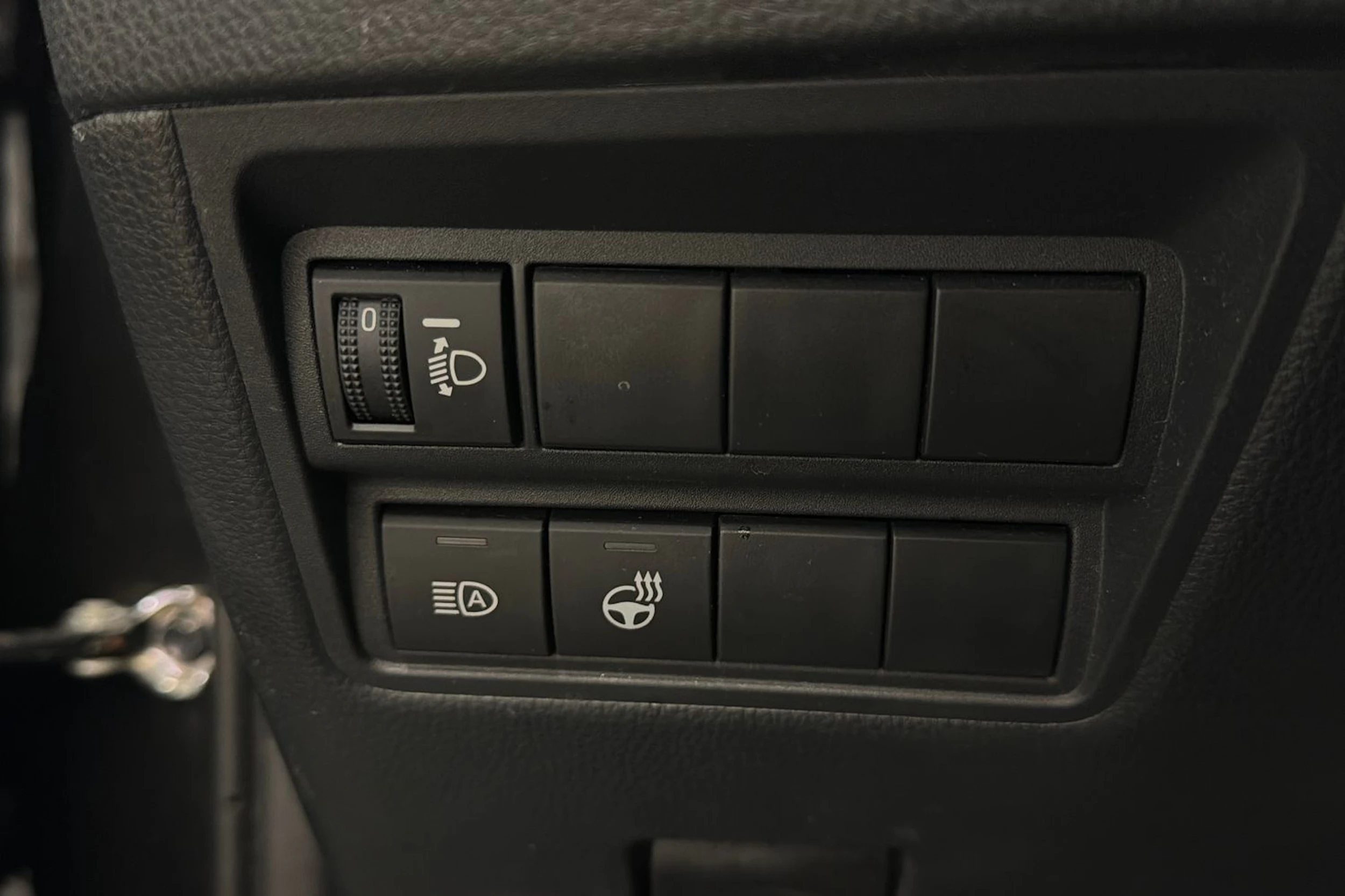 musta Toyota Yaris 2022 kuva 15.
