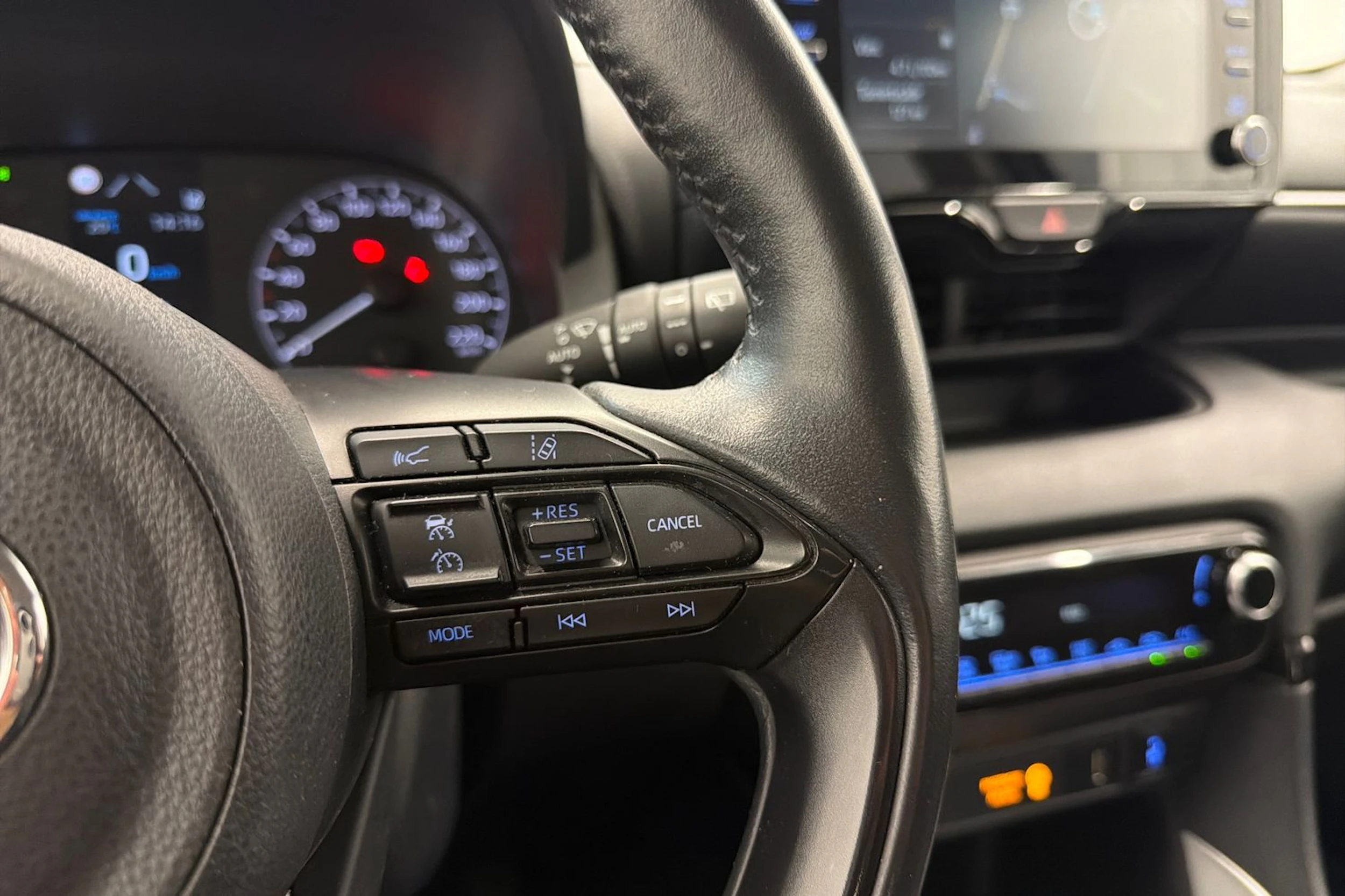 musta Toyota Yaris 2022 kuva 17.