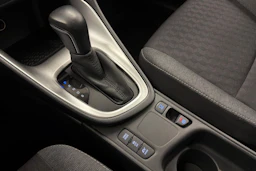 musta Toyota Yaris 2022 kuva 18.
