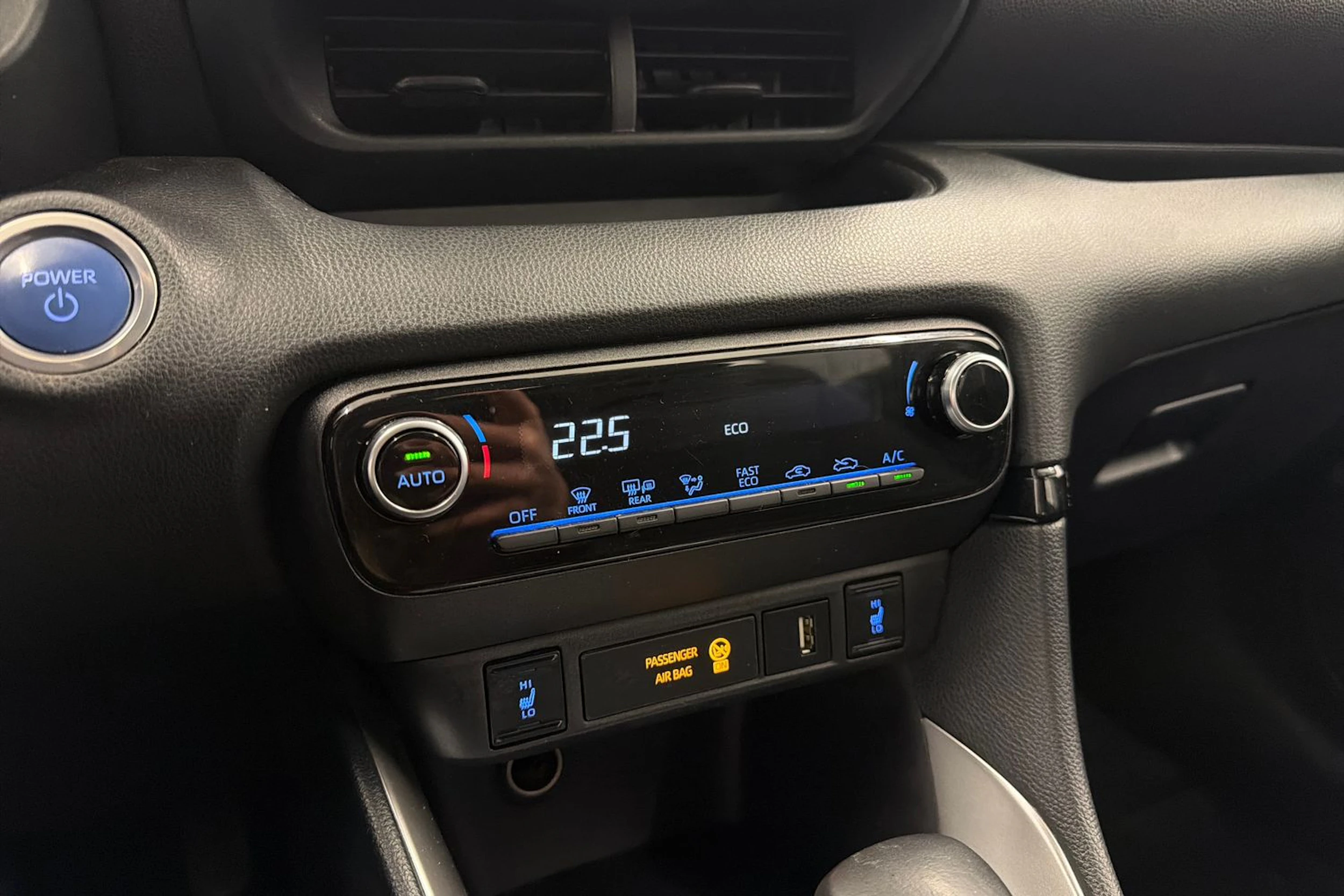 musta Toyota Yaris 2022 kuva 19.