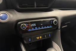 musta Toyota Yaris 2022 kuva 19.