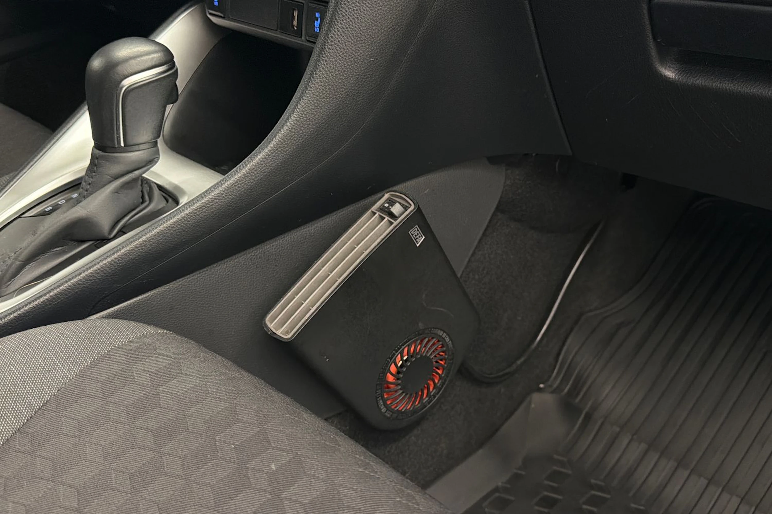 musta Toyota Yaris 2022 kuva 26.