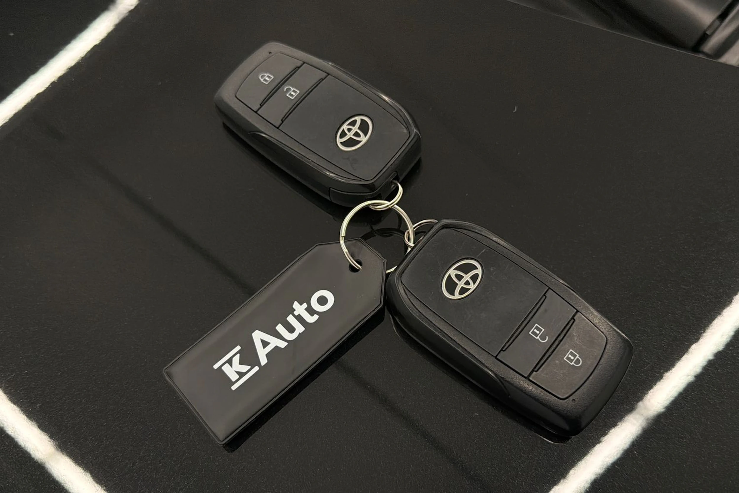 musta Toyota Yaris 2022 kuva 28.