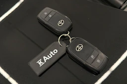 musta Toyota Yaris 2022 kuva 28.