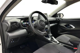 valkoinen Toyota Yaris 2022 kuva 6.