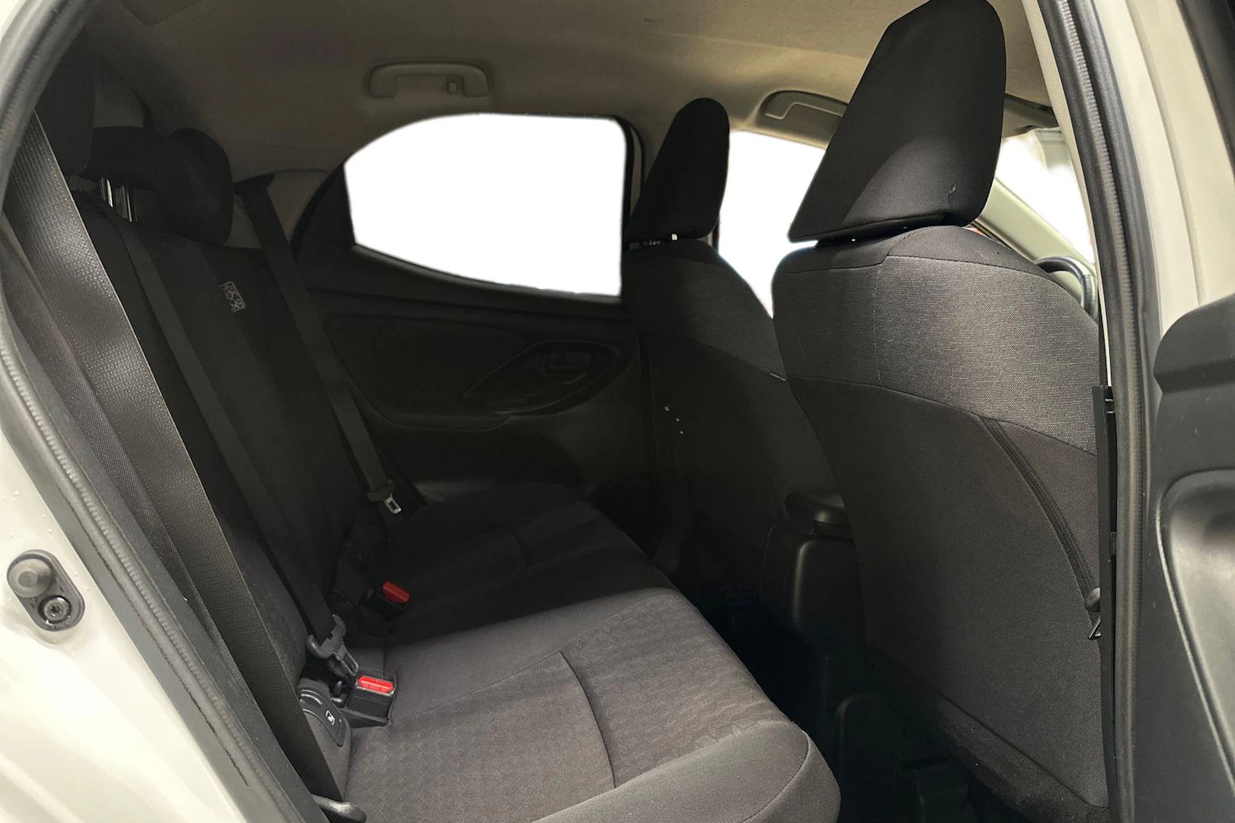 valkoinen Toyota Yaris 2022 kuva 8.