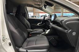 valkoinen Toyota Yaris 2022 kuva 11.