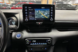 valkoinen Toyota Yaris 2022 kuva 17.