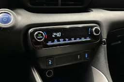 valkoinen Toyota Yaris 2022 kuva 18.